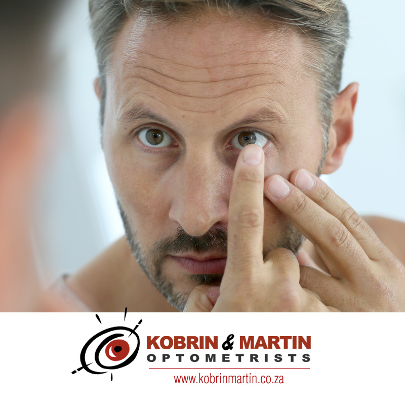 Handling contact lenses